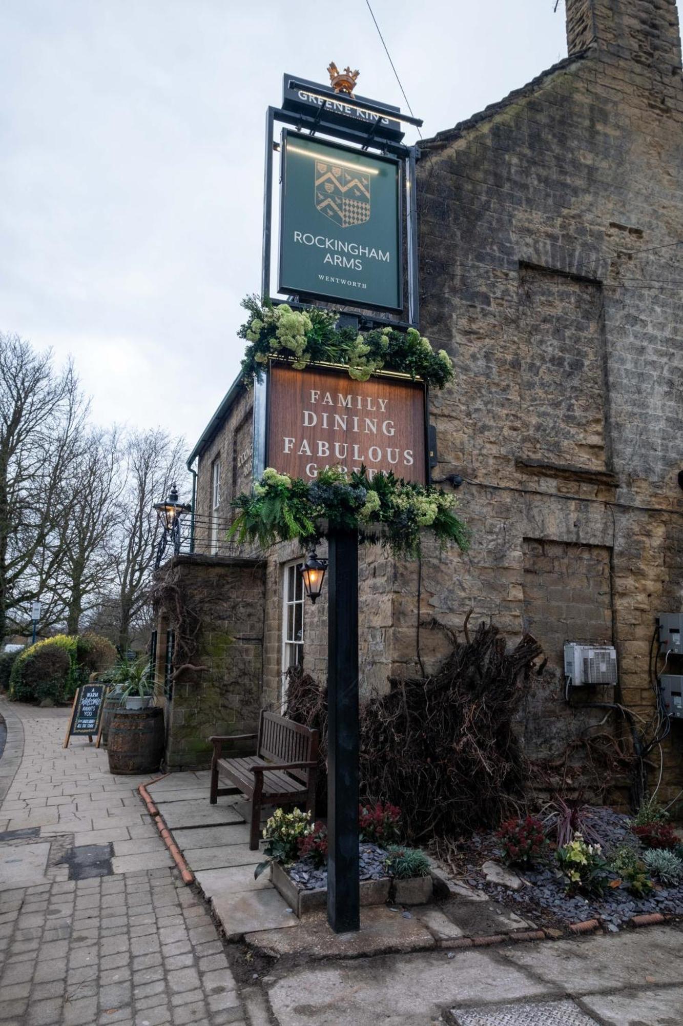Rockingham Arms By Greene King Inns 温特沃斯 外观 照片