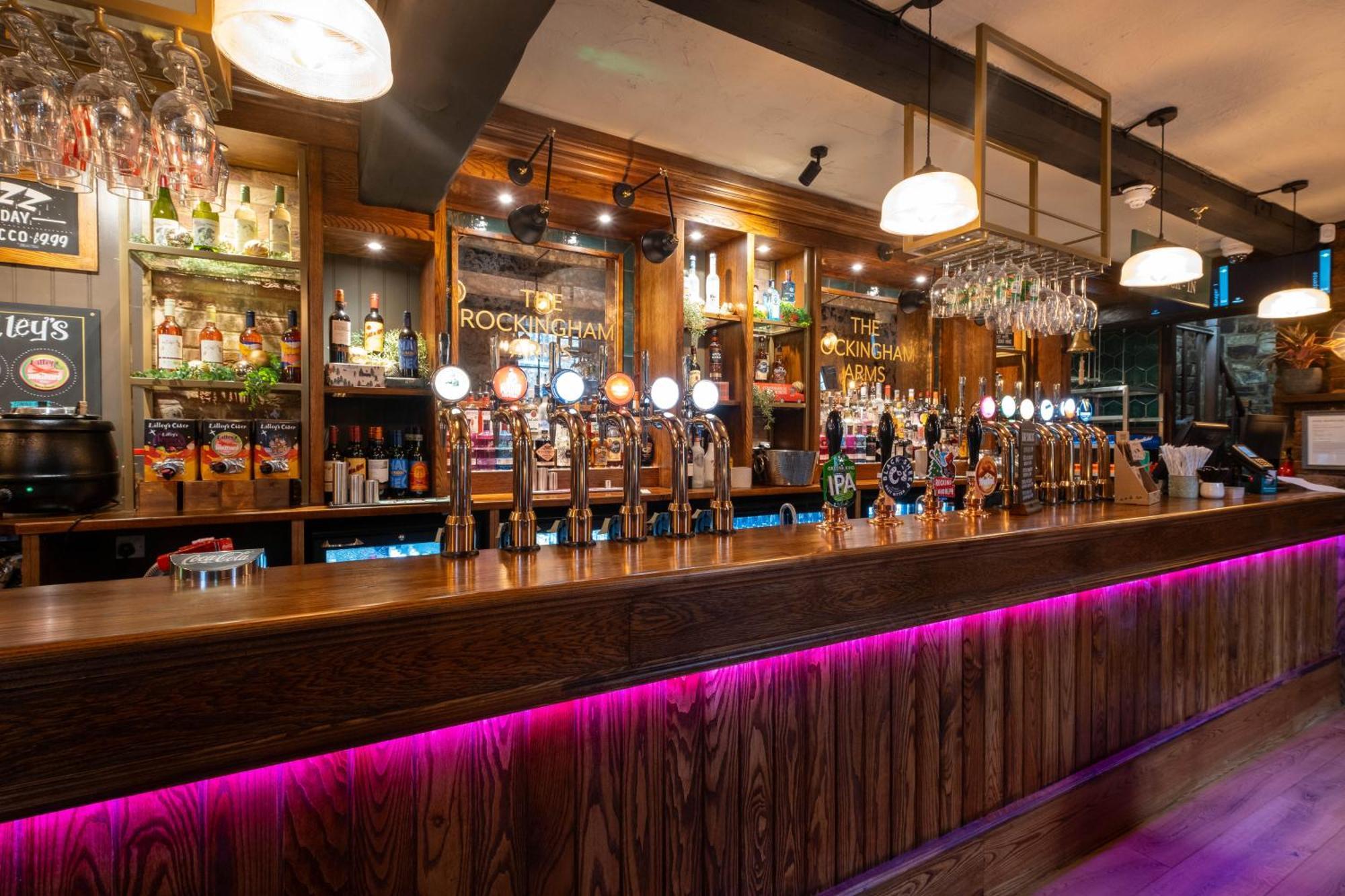Rockingham Arms By Greene King Inns 温特沃斯 外观 照片