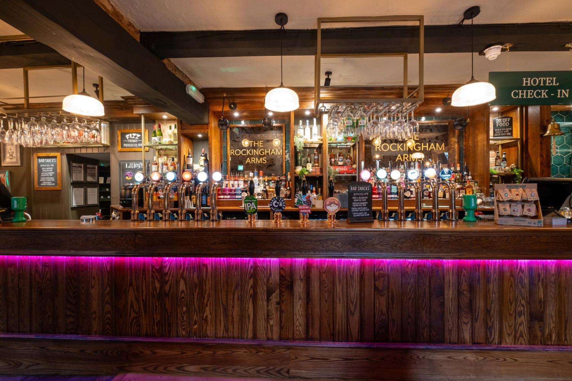 Rockingham Arms By Greene King Inns 温特沃斯 外观 照片